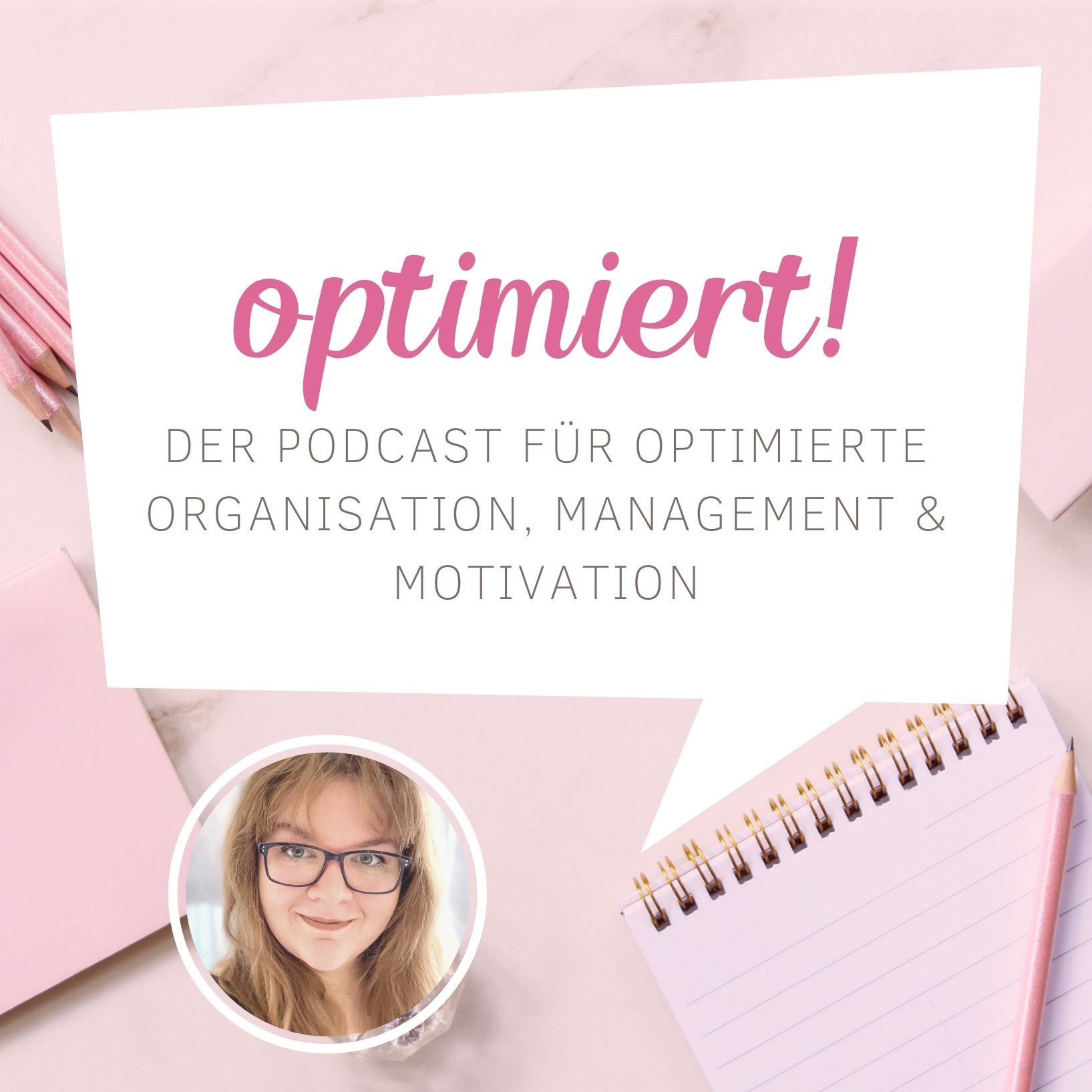 Banner vom Podcast optimiert, rosa mit einer Sprechblase "optimiert"