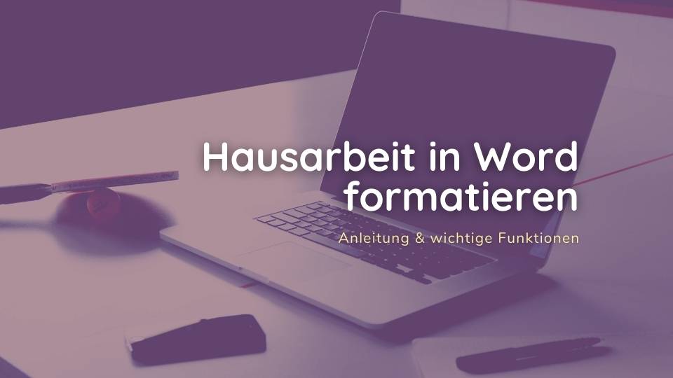 Laptop auf einem Schreibtisch, darauf steht: Hausarbeit in Word formatieren, Anleitung und wichtige Funktionen