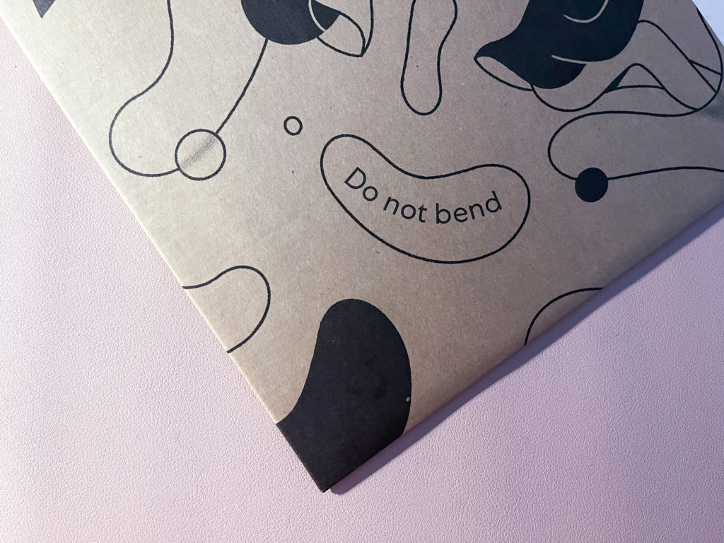Verpackung der Paperlike Folie für das iPad mit dem Hinweis "do not bend"
