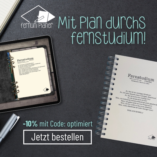 Quadratisches Bild, ein iPad und ein spiral gebundenes Buch auf einem grauen Hintergrund. Oben steht "Mit Plan durchs Fernstudium". Unten die Information "10% Rabatt auf deine Bestellung mit "optimiert" als Rabattcode.